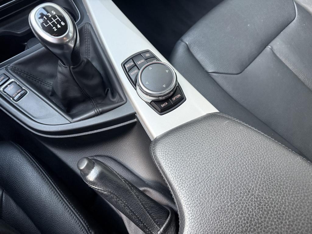 BMW 3-serie 320i 184pk sedan executive luxury
