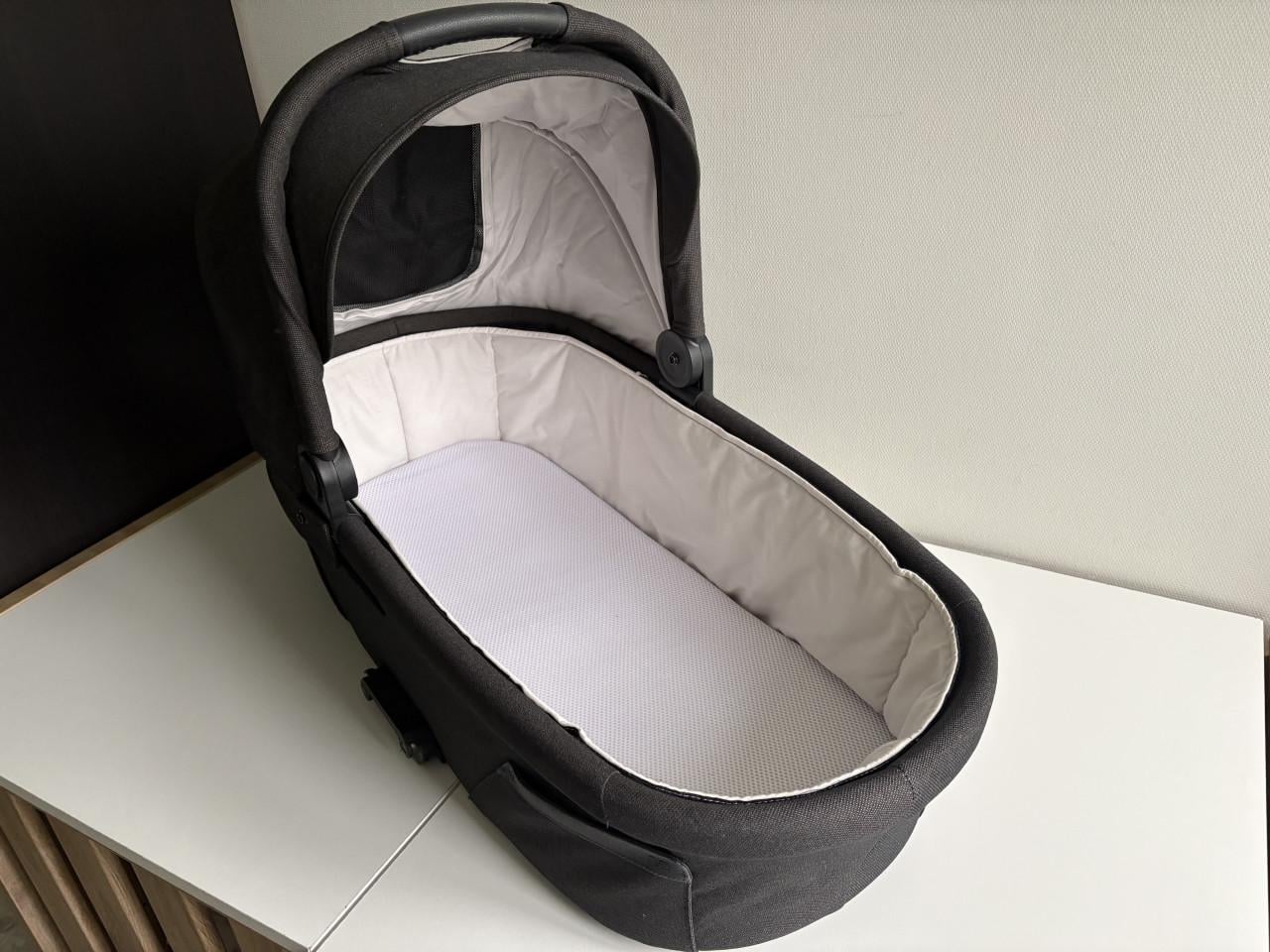 Mutsy Nio Kinderwagen, compleet, 3 in 1, kleur North Black