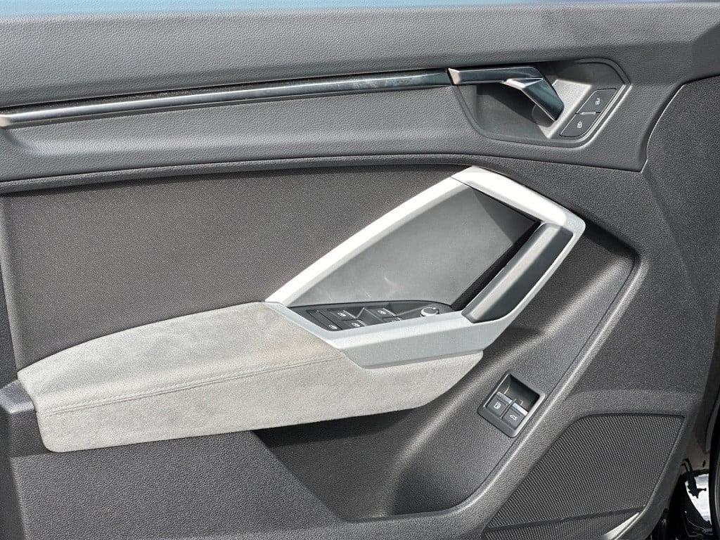 Audi Q3 45 tfsi e 245pk advanced | trekhaak | dode hoek | elek. klep | rijk