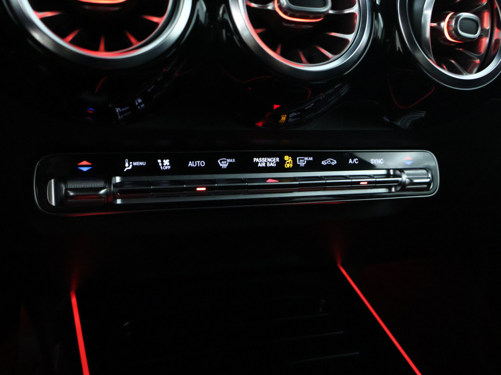 Mercedes-Benz Glb 180 business solution luxury | trekhaak | sfeerverlichtin