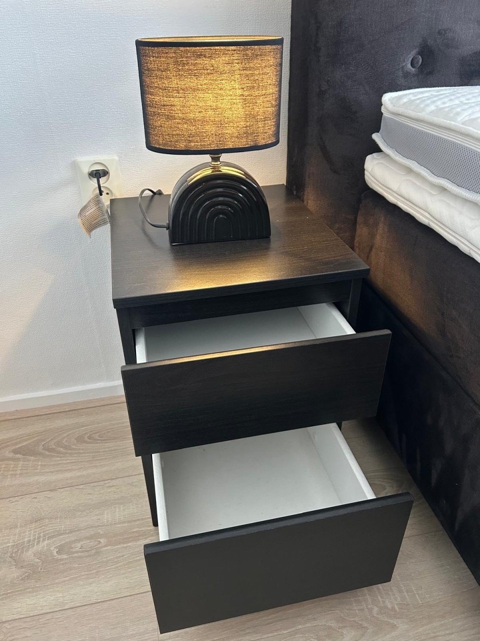 Boxspring incl matrassen, toppers en nachtkastjes