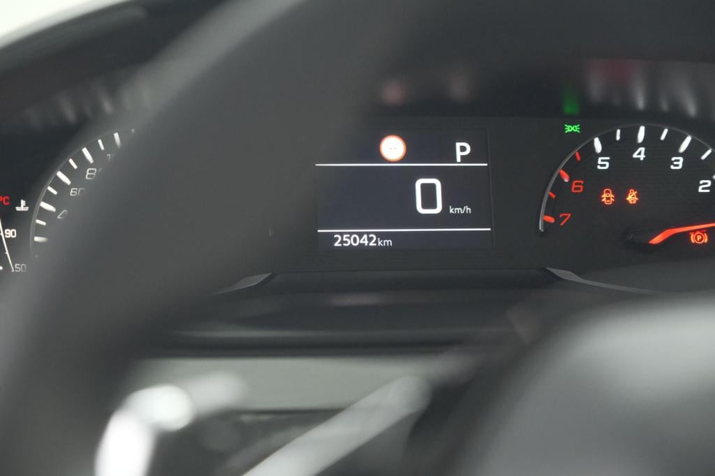 Peugeot 208 puretech 100 eat8 active pack | apple carplay | parkeersensoren