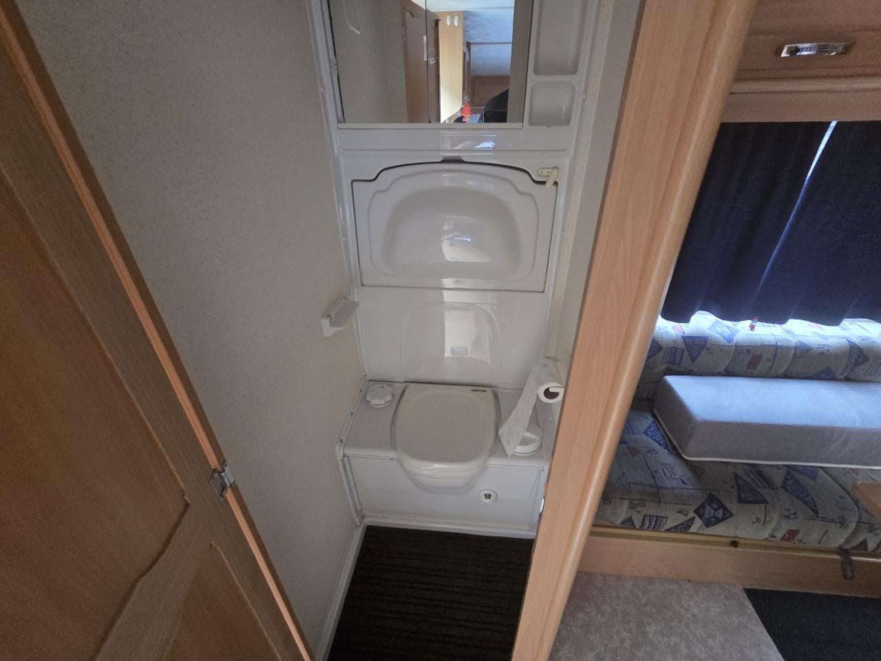 Elddis shadiwline 405cp met enduro mover en fietsenrek