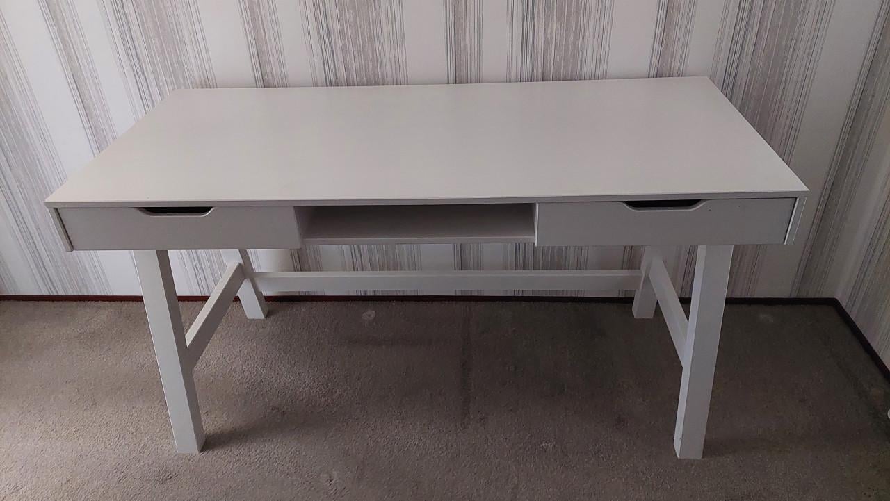 Prachtig bureau 140x60 Nieuwstaat