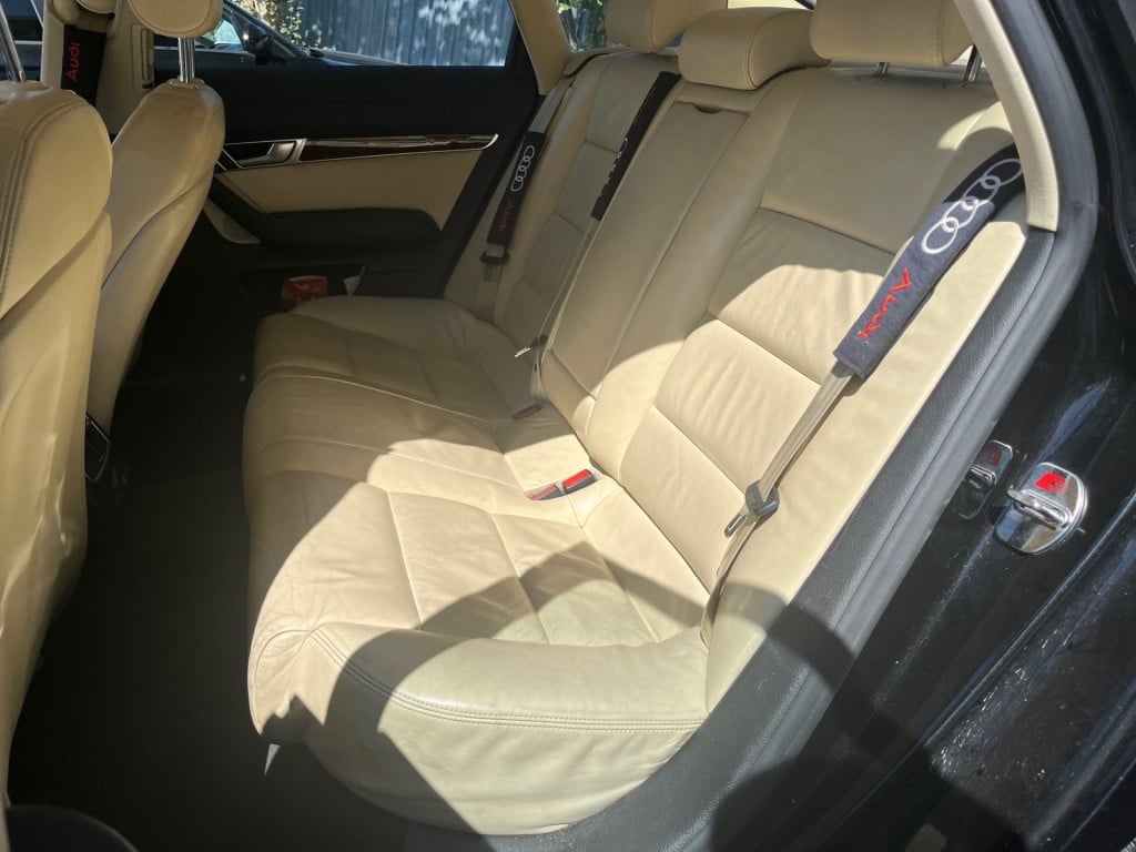 Audi A6 limousine 2.4 pro line