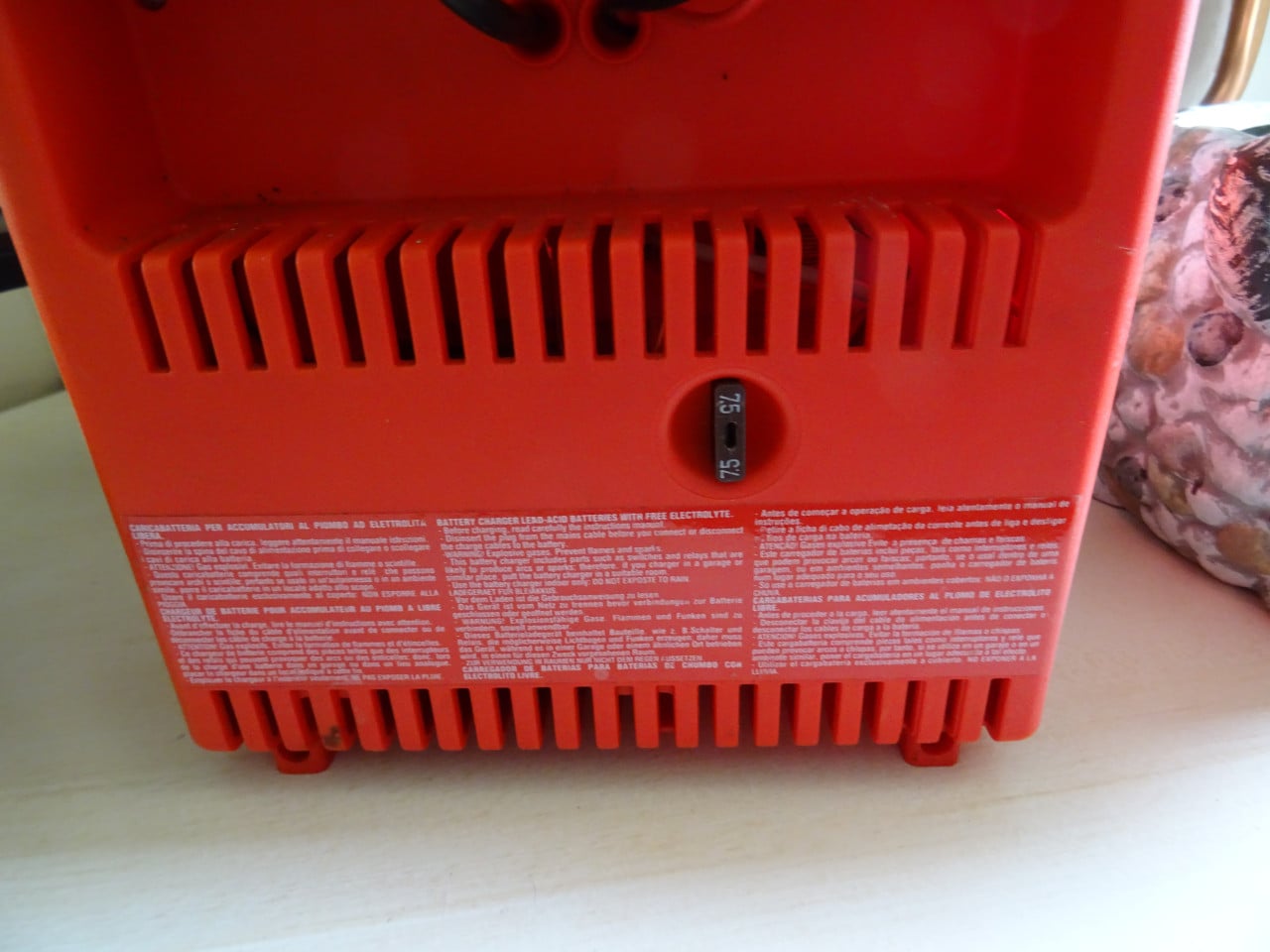 Nog bijna niet gebruikte battery charger 6 en 12 volt lader zie foto s