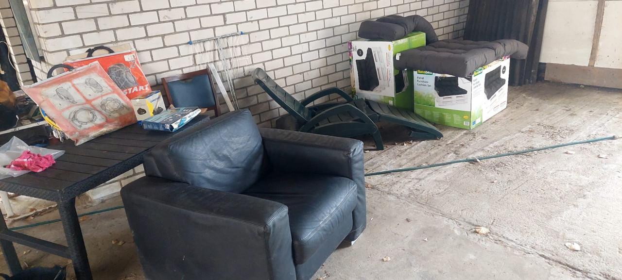 Stoelen ligstoel sneeuwkettingen schaatsen kast skeelers etc etc