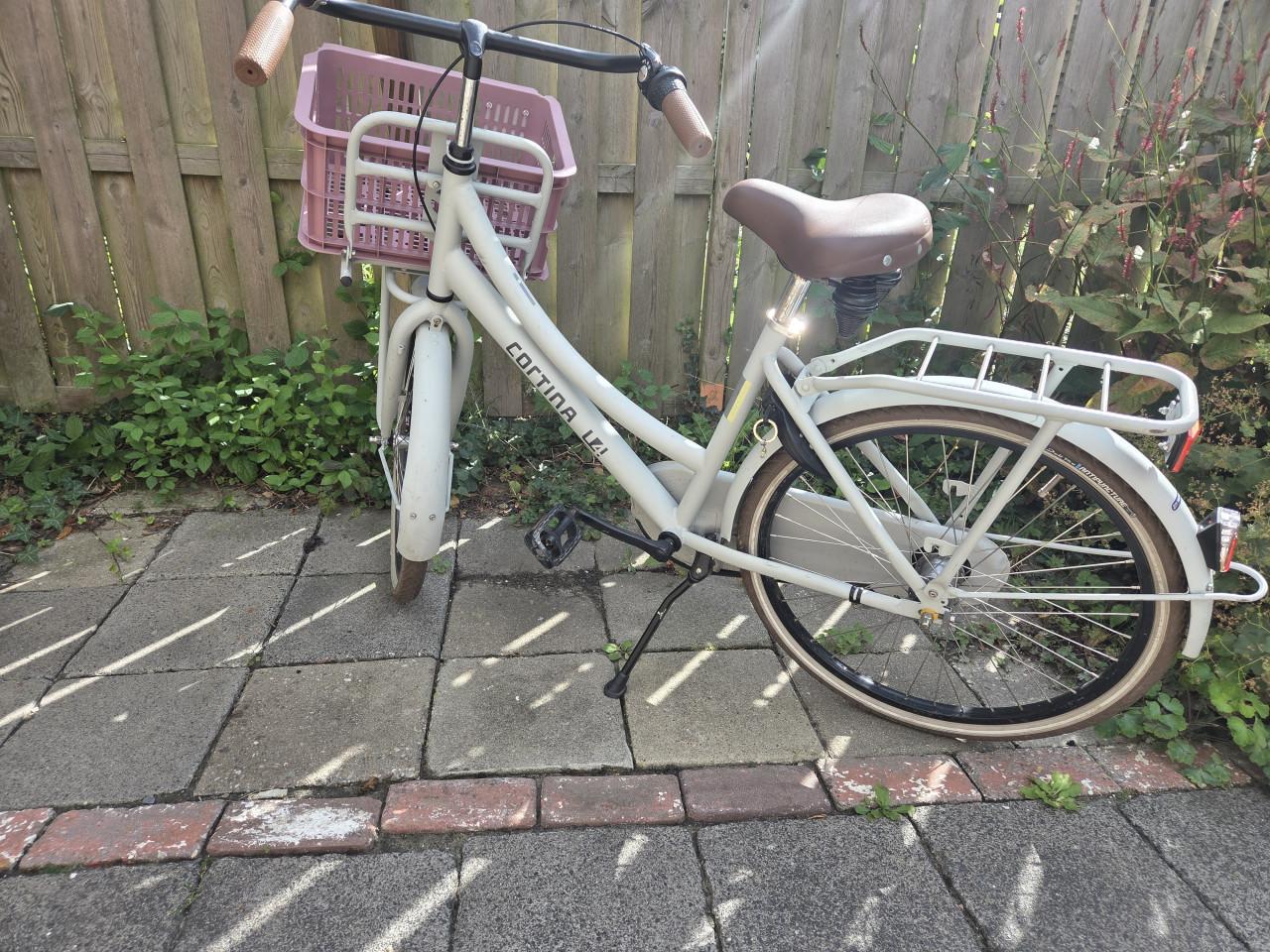 Cortina U4 transportfiets 24 inch wit met roze krat
