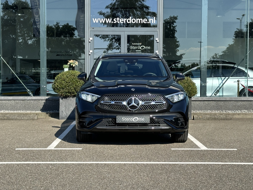 Mercedes-Benz Glc 300e 4matic amg i airmatic l gestuurde achteras l panoram