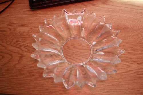 Glazen schaal,,punten afwisselend glas en melkglas