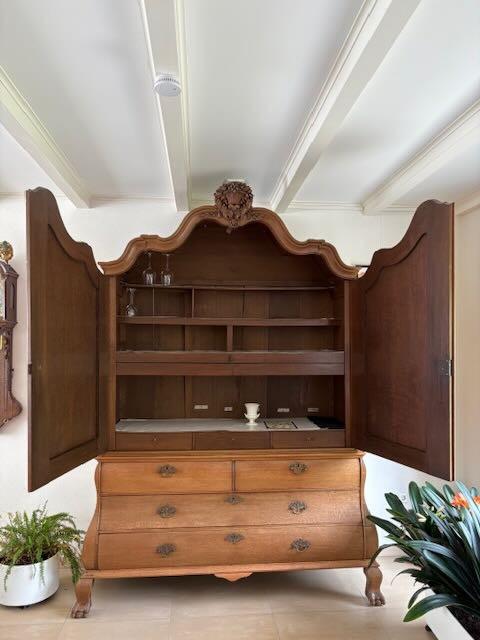 Antiek eikenhouten kabinet