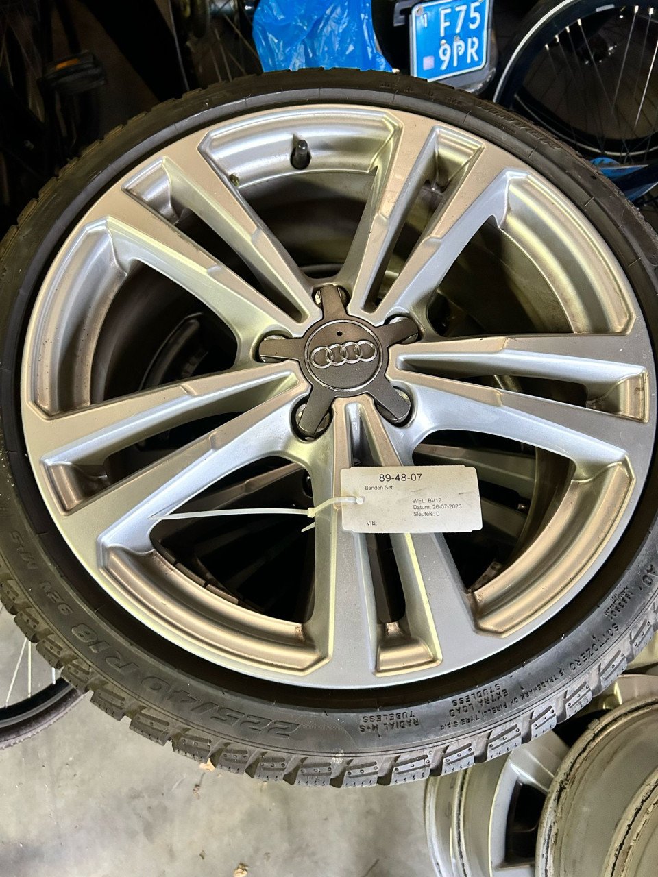 AUDI VELGEN - PIRELLI SOTTOZERO BANDEN