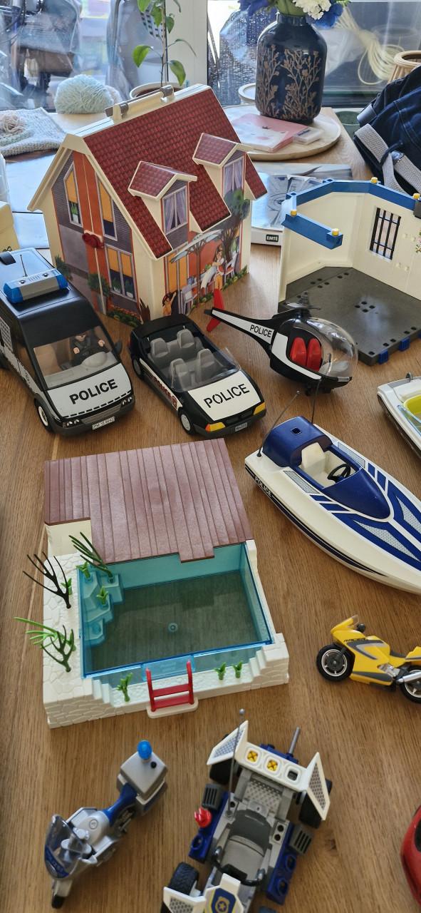 GERESERVEERD Twee dozen vol playmobil