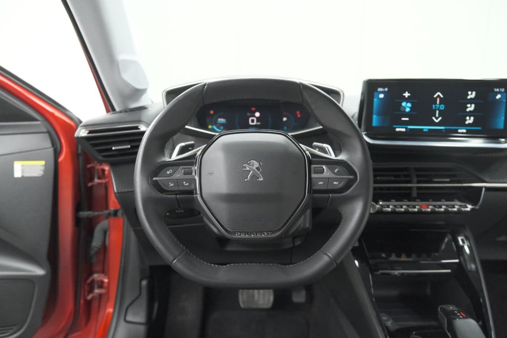 Peugeot 208 puretech 100 eat8 allure pack | camera | navigatie | apple carp