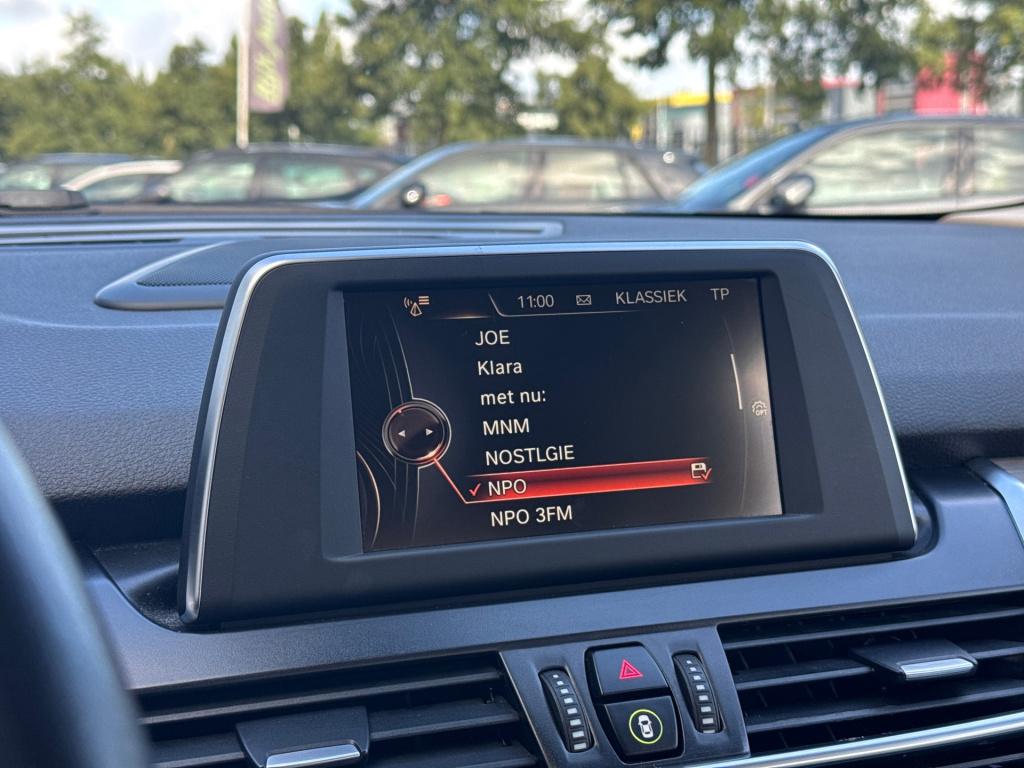 BMW 2-serie gran tourer 220i luxury 7p. * trekhaak * leer * panoramadak * n