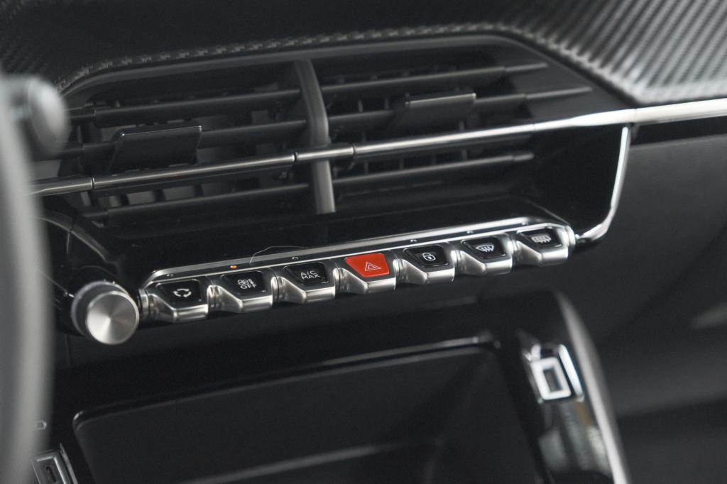 Peugeot 2008 puretech 130 active pack | trekhaak | camera | navigatie | par