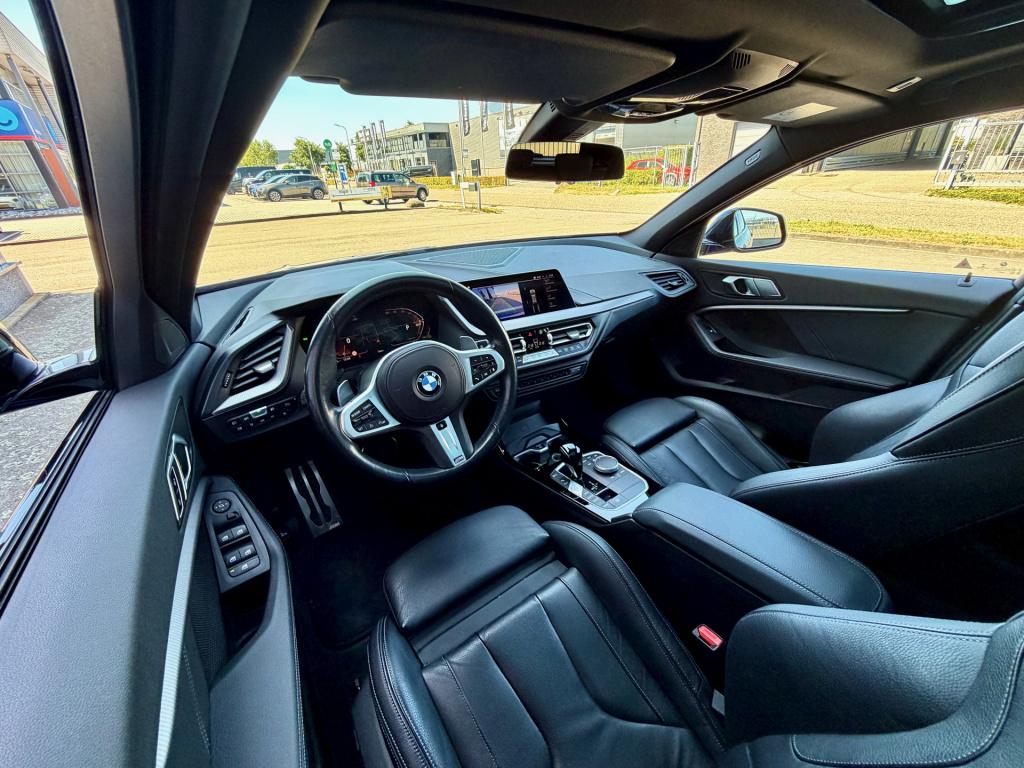 BMW 1 Serie 120i executive m-line leder panodak