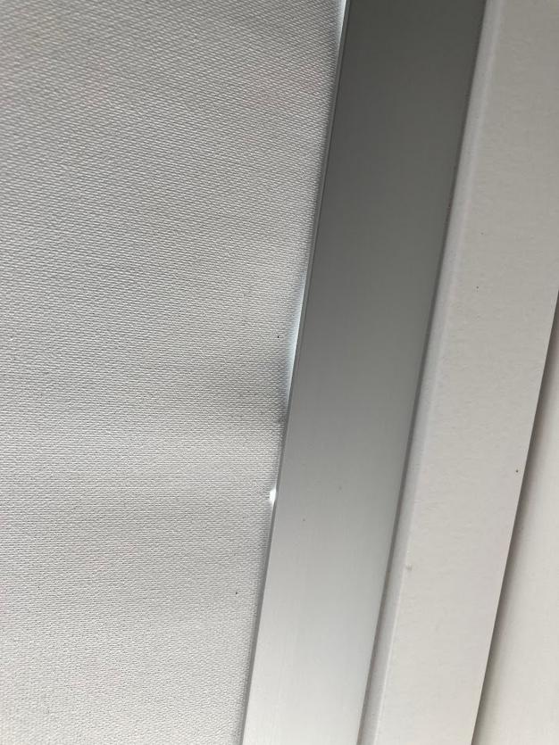 Verduisterend rolgordijn voor Velux dakraam GGL UK 04