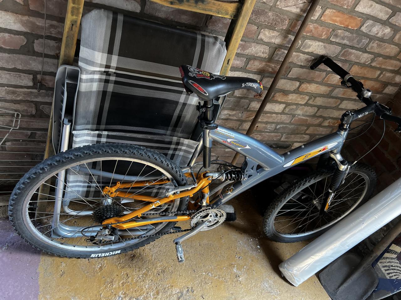 E-bike: Dutch id  + mountainbike + gereedschap etc.