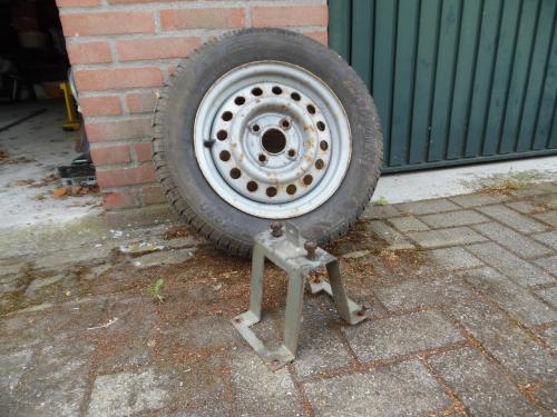 Reservewiel aanhanger met bevestigingssteun