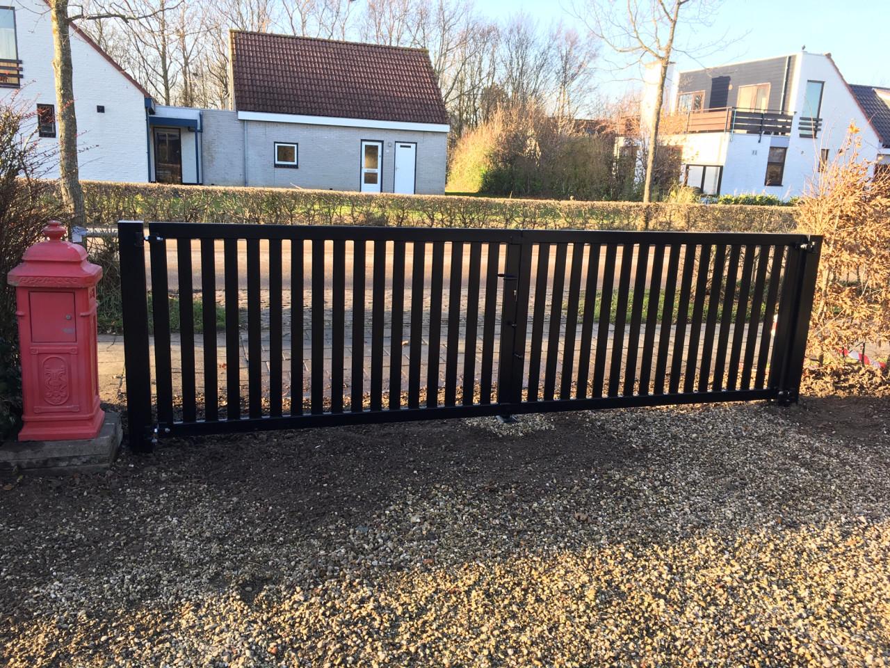 Nieuw / Direct leverbaar: Zware Lamellen Inrijpoort 360 cm breed.