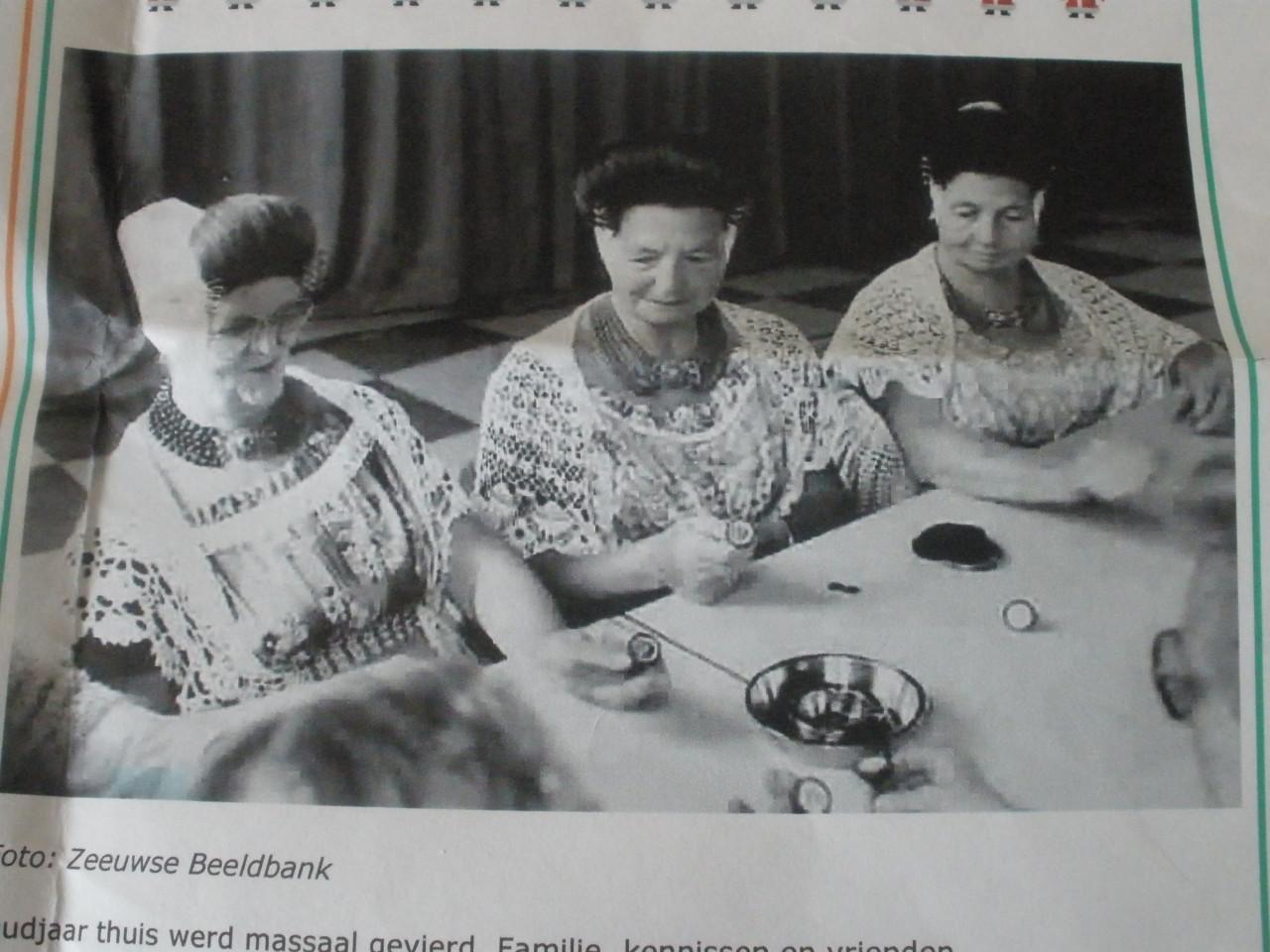 Zeeuws Gezelschapsspel SLABBERJAN met Houten KIstje met Zwaluwverbingen