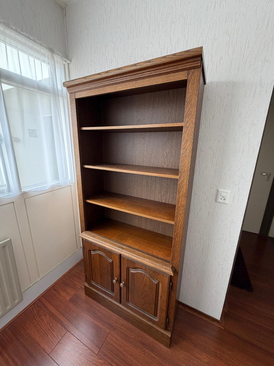 Kast donker eiken