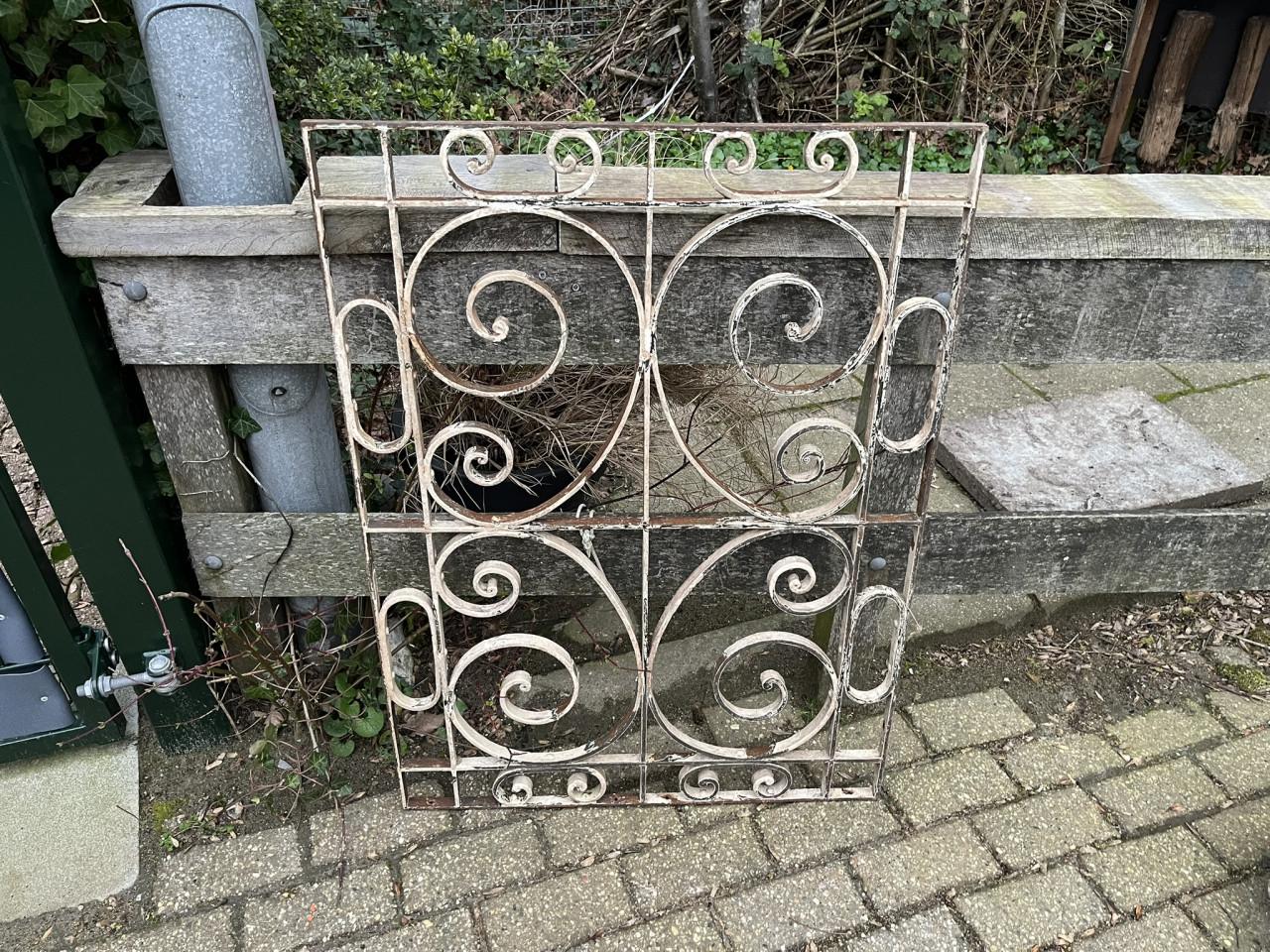 Ornamenten, Raamframe  Sierwerk metaal