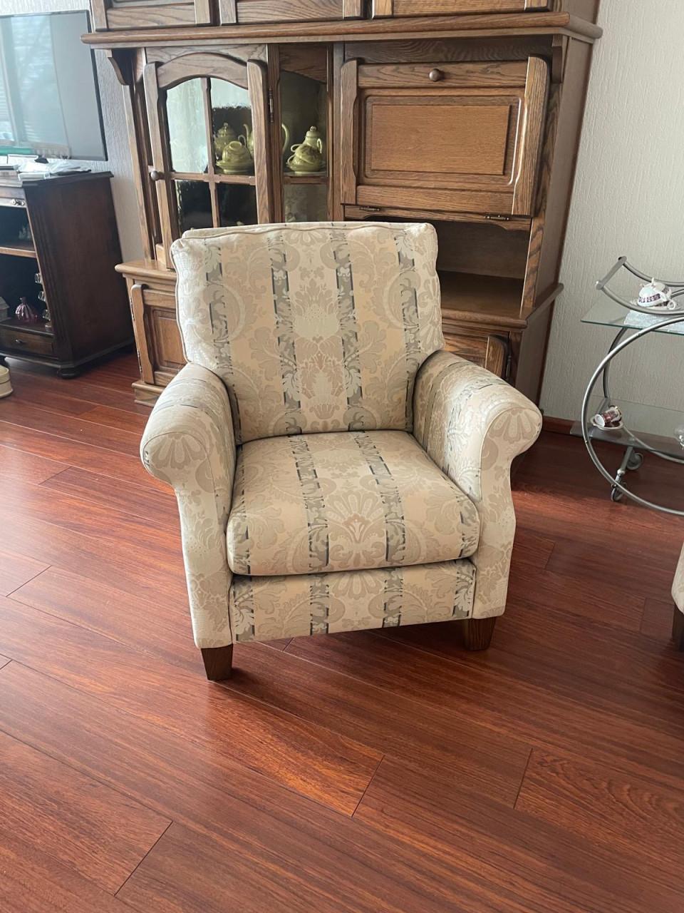 Kwaliteits bank met fauteuil