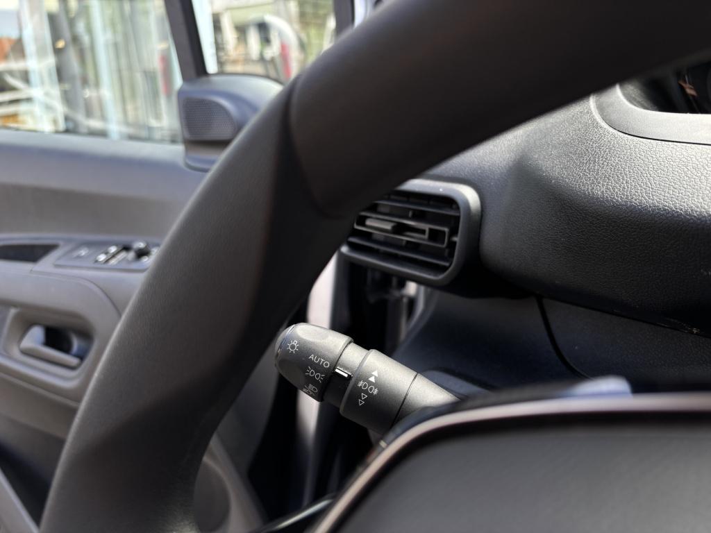 Peugeot Partner 1.5 bluehdi 100 s&s l1 / trekhaak / navigatie / parkeersens