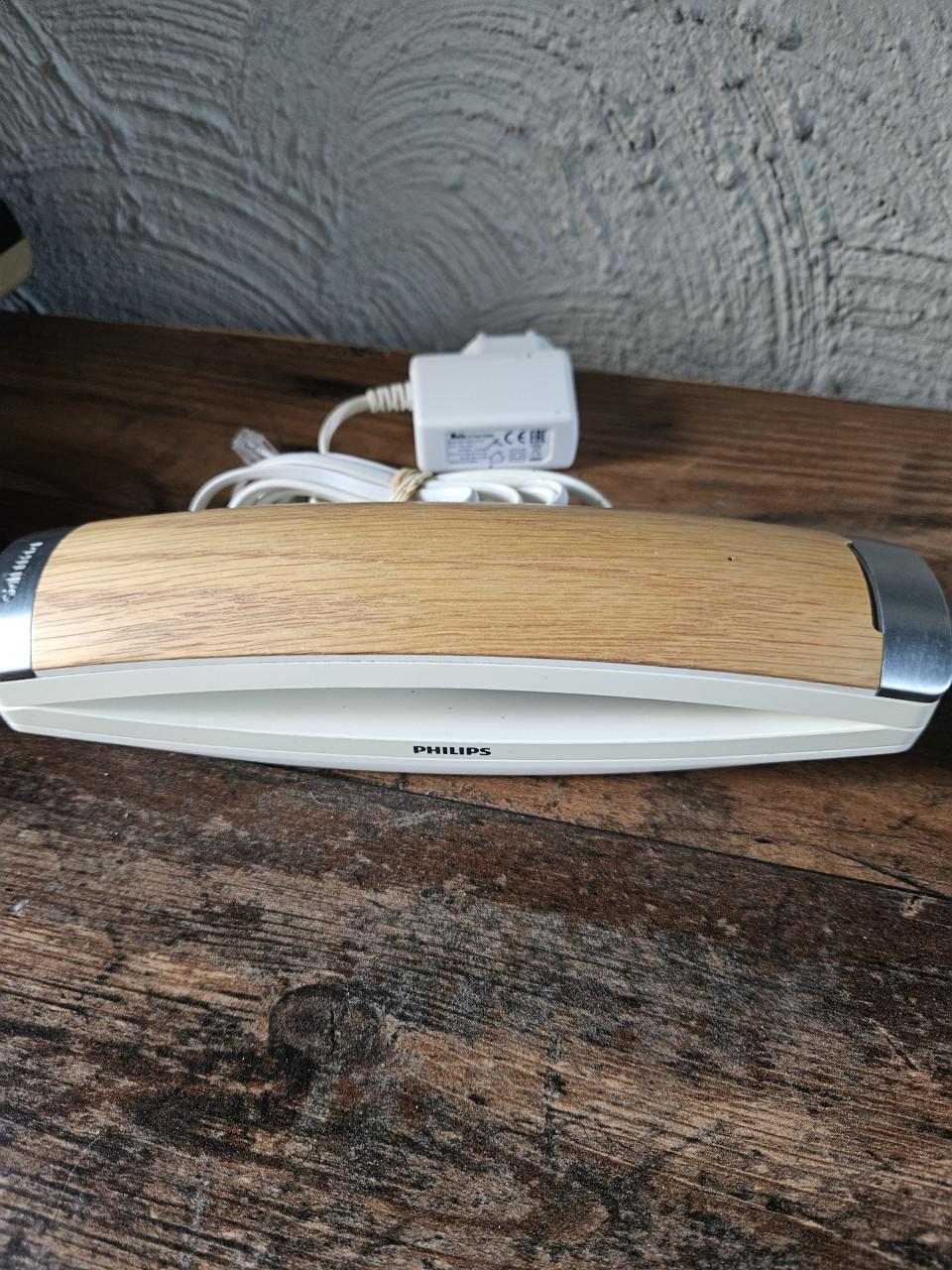 ZganPhilips M888 Dect telefoon - draadloos met houten accent