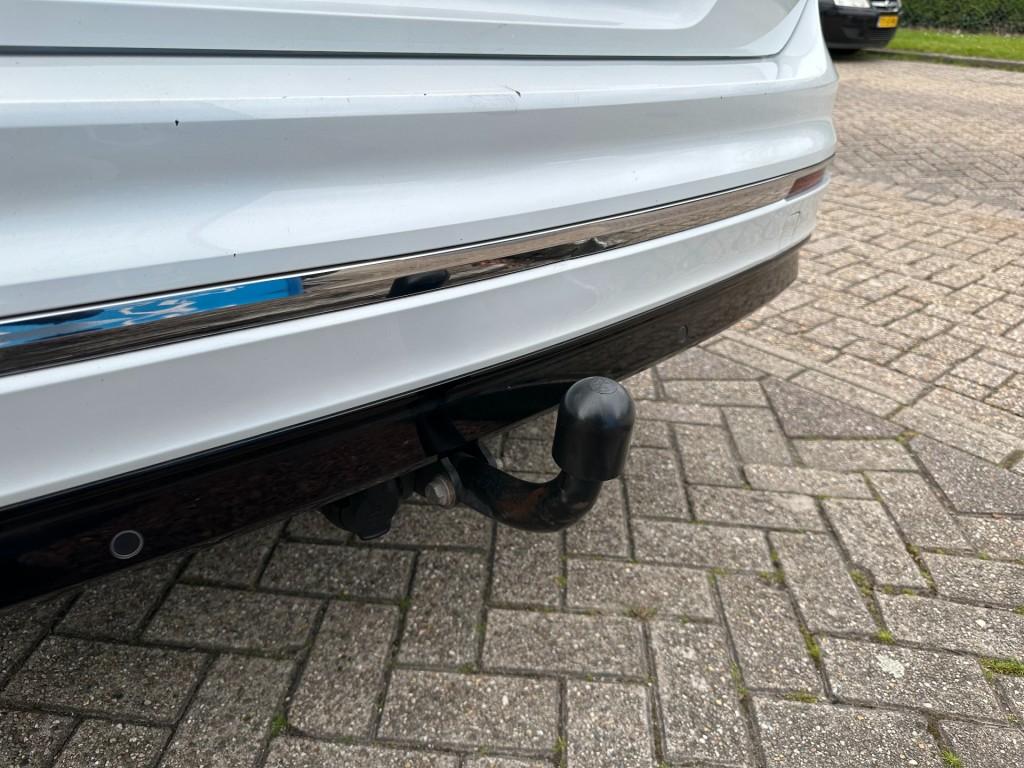 Volkswagen Tiguan 1.4 tsi act connected series r-line panoramadak trekhaak 
