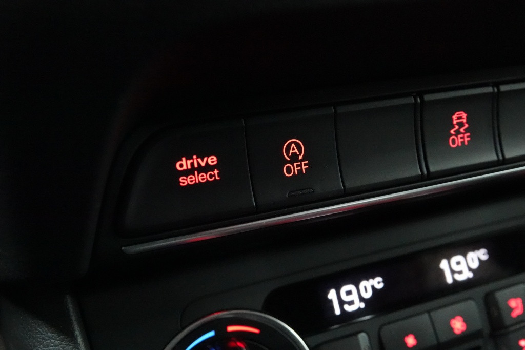 Audi Q3 s-line | drive select | bose | pdc |
