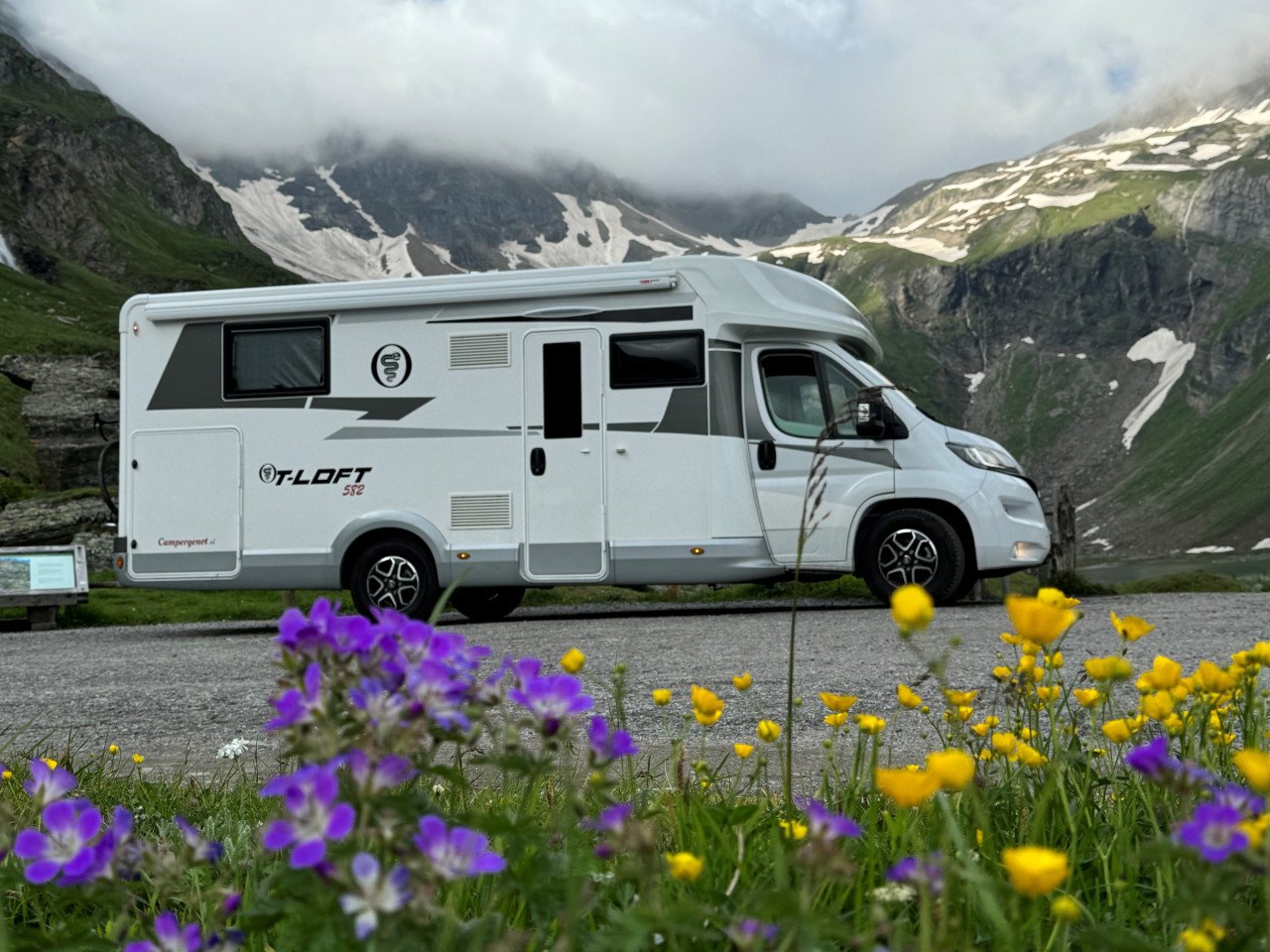TE KOOP: Prachtige half-integraal camper, als nieuw!