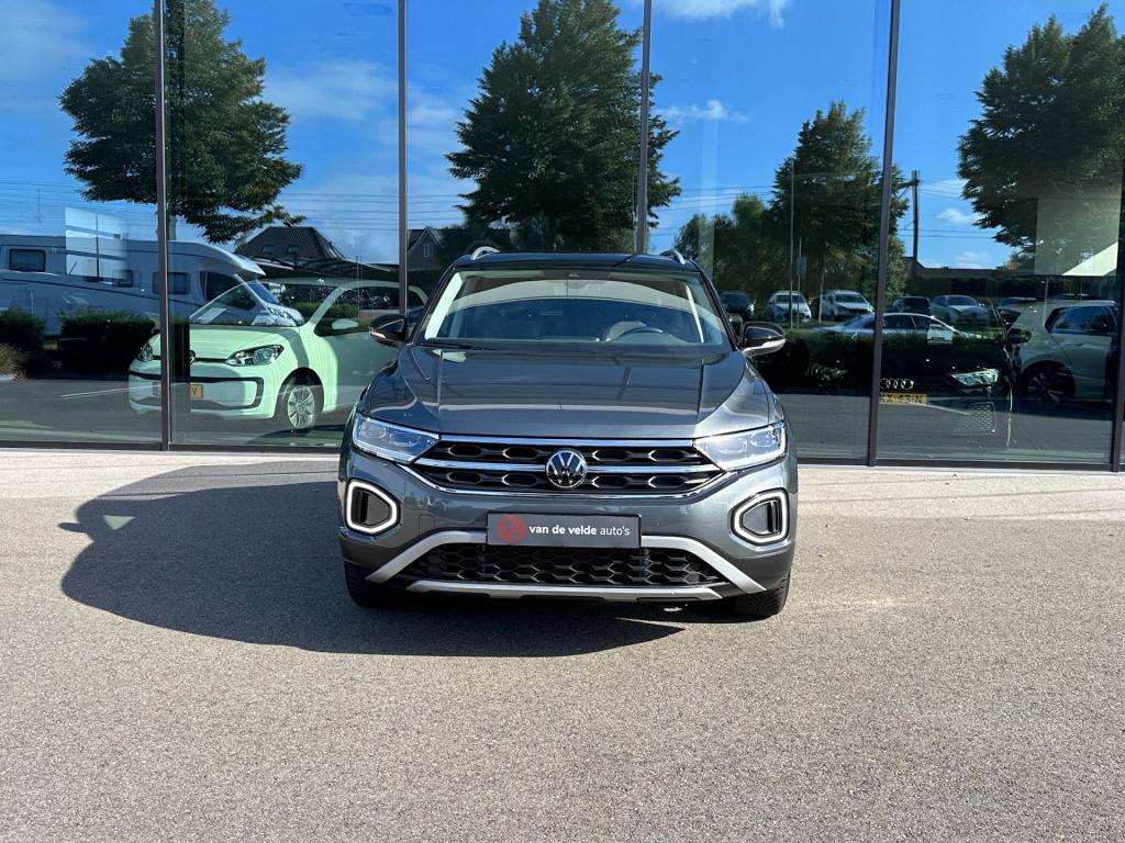 Volkswagen T-roc 1.5 tsi 150pk dsg style | trekhaak | navi | iq light | ada
