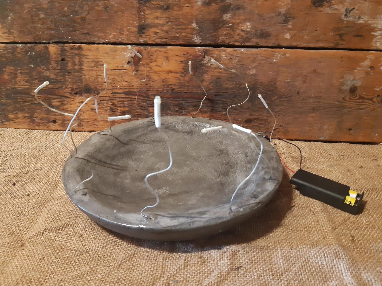 Betonnen schaal en halve bollen met lichtjes, kerstsfeer (set 11)