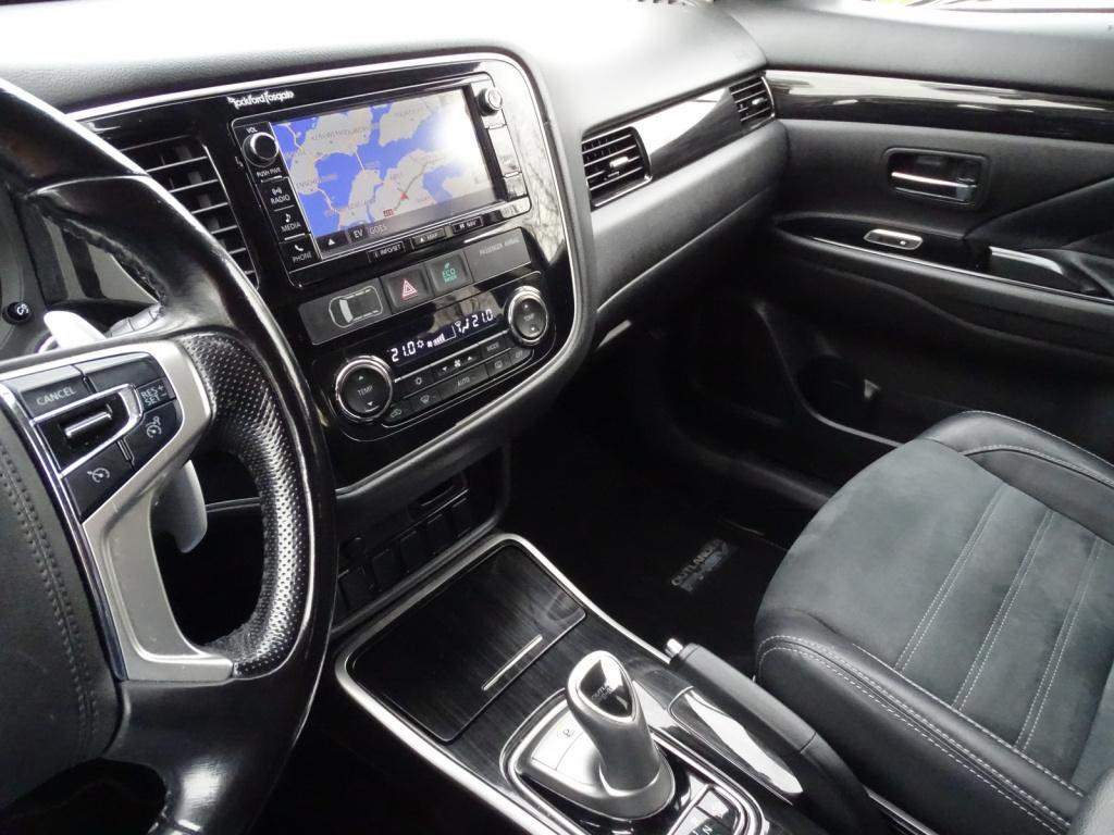 Mitsubishi Outlander 2.0 phev executive edition | trekhaak | navi | camera