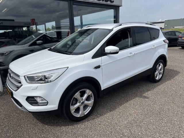 Ford Kuga 1.5 ecoboost 150pk 2wd titanium | trekhaak |
