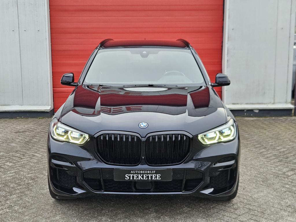 BMW X5 xdrive45e m-sport | achterasbesturing | trekhaak | luchtvering