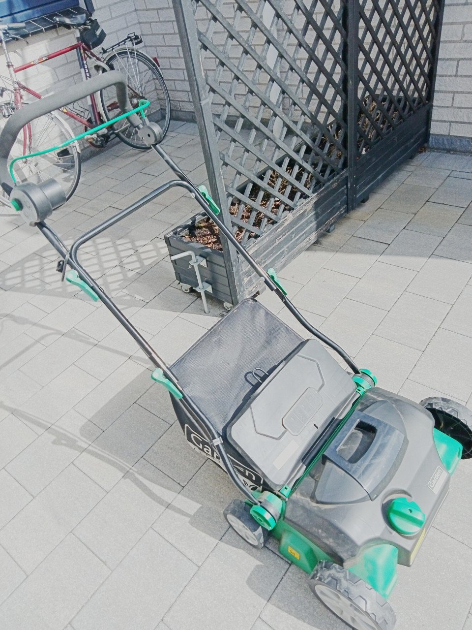 Verticuteer machine