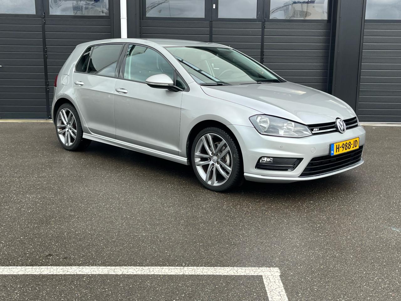 VW Golf7 1.2 tsi R-line pakket 18inch PDC APK 09/26
