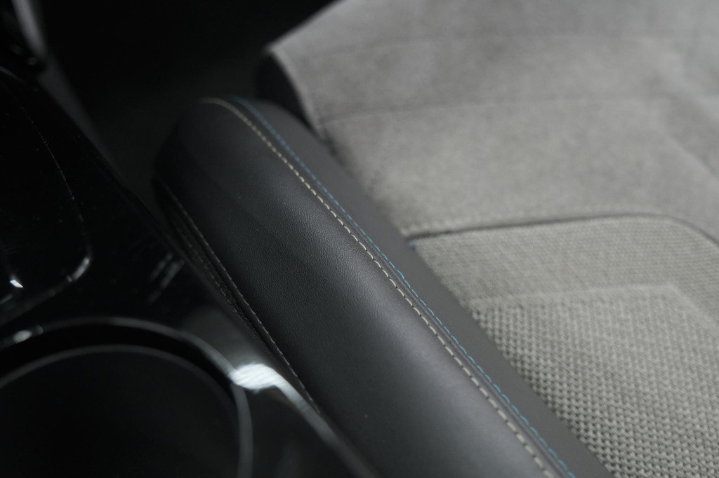 Peugeot E-2008 ev gt pack 50 kwh | schuif-/kanteldak | adaptieve cruise con