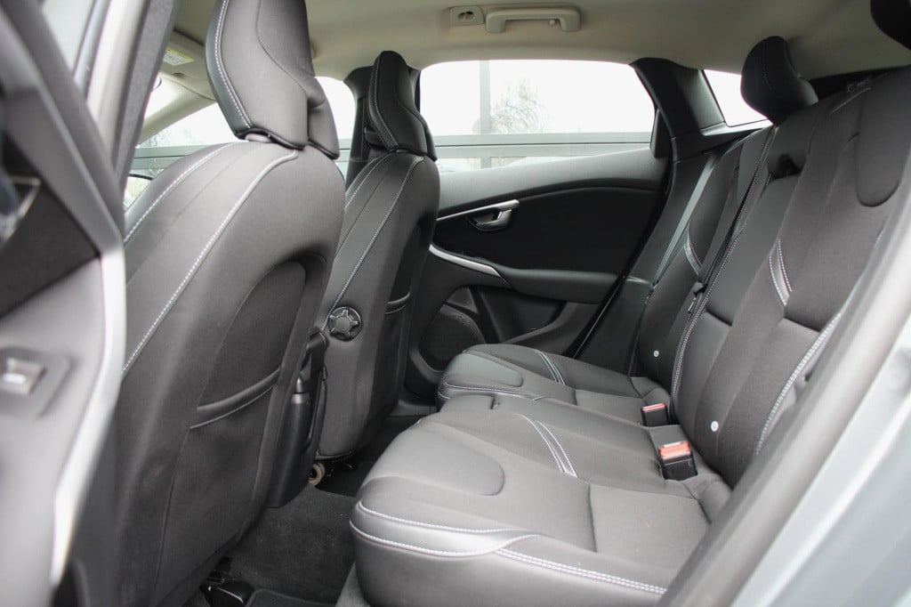 Volvo V40 2.0 t2 momentum polar+ navi - led - half leder - 1e eigenaar - lm