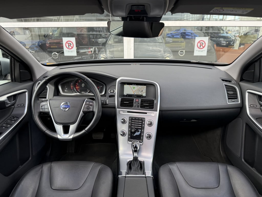 Volvo XC60 t5 245pk aut6 polar+ luxury| panodak| trekhaak| standkachel| ca