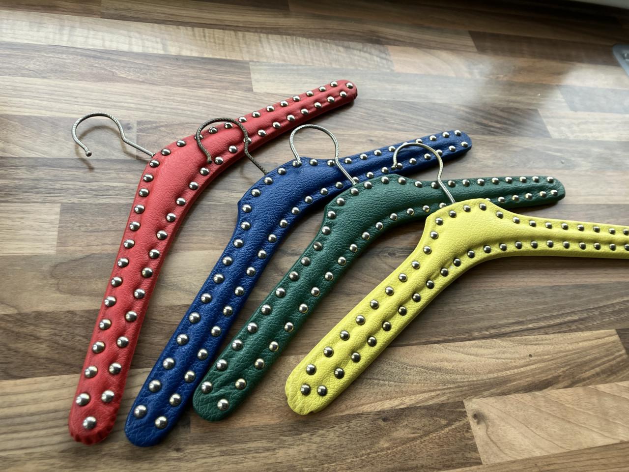 Vintage kledinghangers 4st