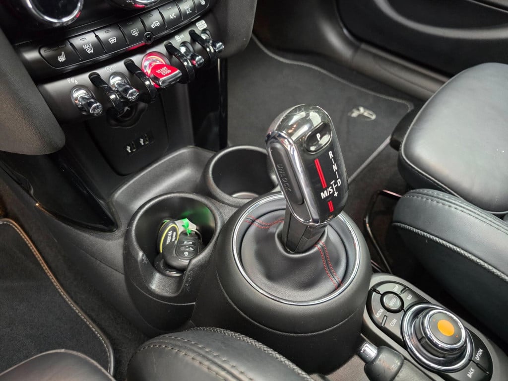 Mini Cooper mini occasion 2.0 automaat | 5 deurs en maar 1 van in nl | twee