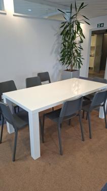 Te koop witte tafel MORGEN AF TE HALEN VOOR 16:00 UUR