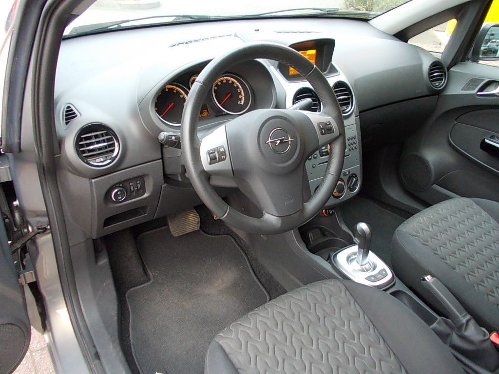 Opel Corsa 1.2 16v edition automaat airco 5-drs