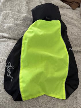Te koop: nieuwe honden regenjas