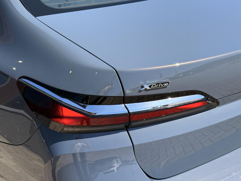 BMW 7 Serie 750e xdrive | bowers & wilkins | 360 | skylounge | leder | trek